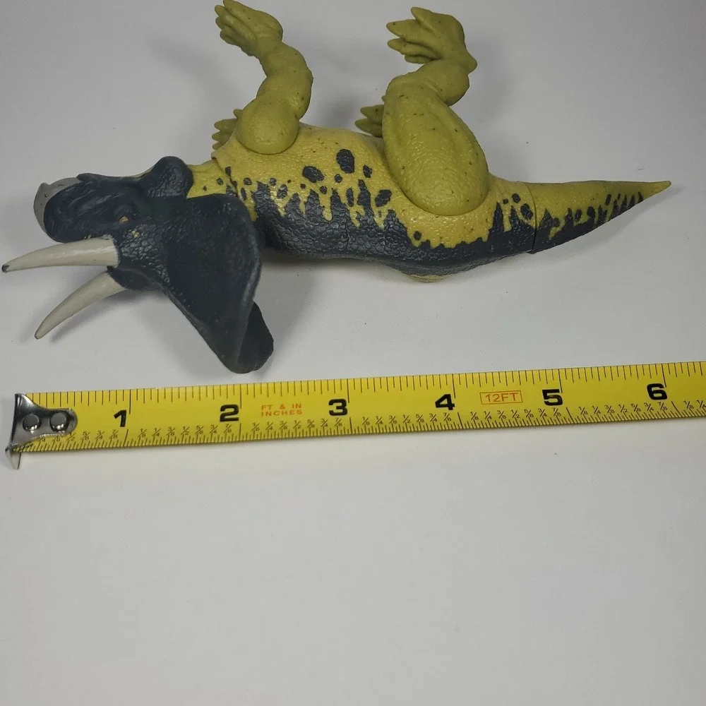 Jurassic World Dino Escape Action Figure Wild Pack ZUNICERATOPS Dinosaur